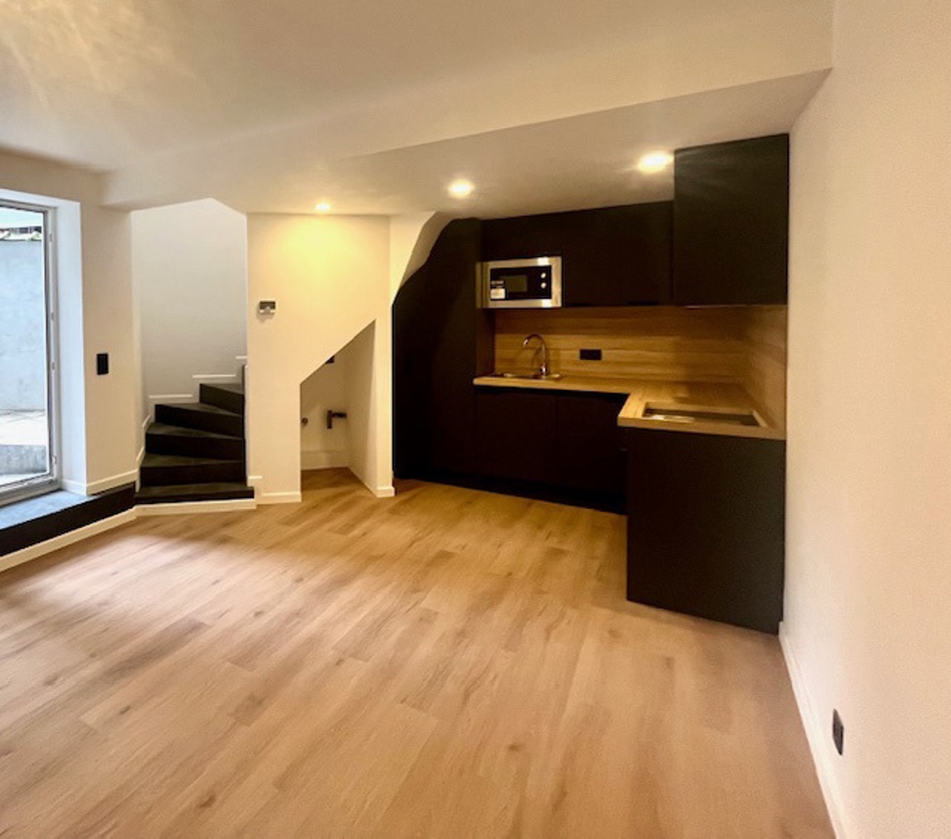 48 Rue Max Roos Schaerbeek,1030,1 Bedroom Bedrooms,1 Room Rooms,1 BathroomBathrooms,Apartment,Rue Max Roos,7701934